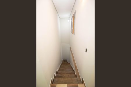 Casa para alugar com 125m², 3 quartos e 1 vaga Casa para alugar com 125m², 3 quartos e 1 vagaEscada