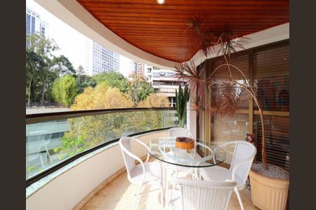 Apartamento à venda com 128m², 3 quartos e 3 vagasFoto 01