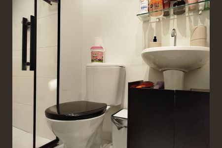Banheiro de apartamento para alugar com 2 quartos, 34m² em Guaiauna, São Paulo