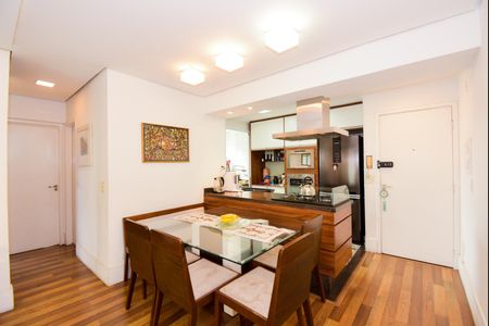 Apartamento à venda com 77m², 2 quartos e 2 vagasSala
