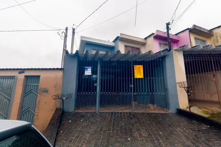 Casa para alugar com 180m², 2 quartos e 2 vagasFachada