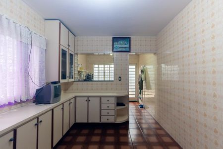 Casa para alugar com 180m², 2 quartos e 2 vagasCozinha