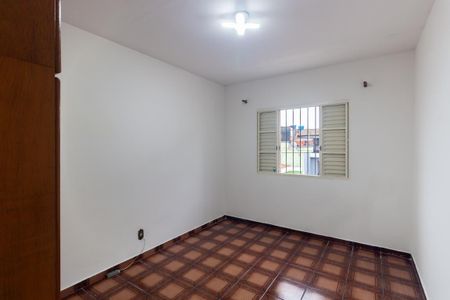 Casa para alugar com 180m², 2 quartos e 2 vagasQuarto 1