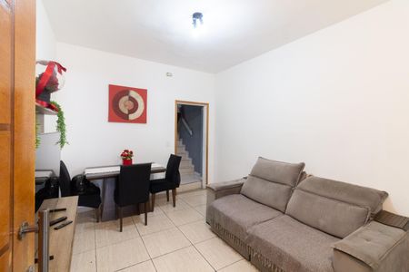 Casa à venda com 76m², 2 quartos e 2 vagasSala