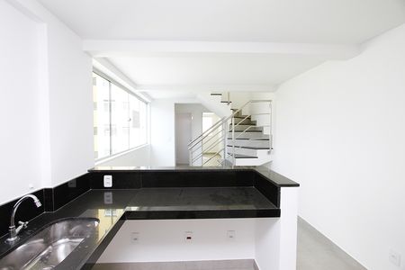 Cozinha de apartamento à venda com 2 quartos, 77m² em Barro Preto, Belo Horizonte