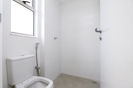 Banheiro social de apartamento à venda com 2 quartos, 77m² em Barro Preto, Belo Horizonte