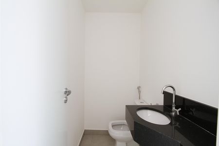 Apartamento à venda com 77m², 2 quartos e 2 vagasBanheiro da Suíte