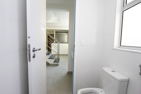 Apartamento à venda com 77m², 2 quartos e 2 vagasBanheiro social