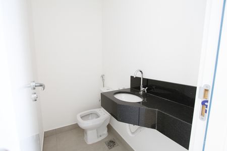 Apartamento à venda com 77m², 2 quartos e 2 vagasBanheiro da Suíte
