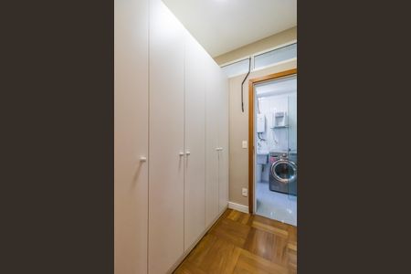 Apartamento à venda com 101m², 2 quartos e 2 vagasRoupeiro Corredor