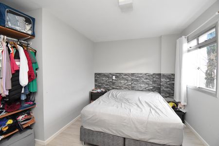 Quarto 1 de apartamento para alugar com 2 quartos, 54m² em Centro, Curitiba