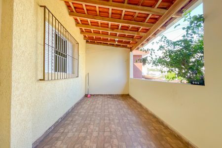 Casa à venda com 120m², 1 quarto e 2 vagasVaranda