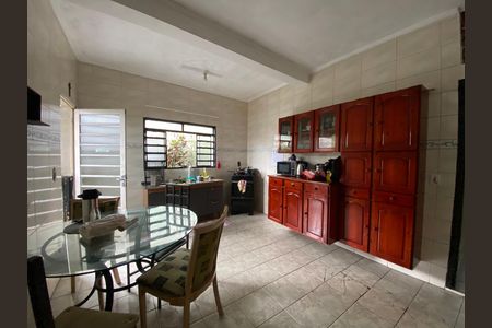 Casa à venda com 286m², 2 quartos e sem vaga Casa à venda com 286m², 2 quartos e sem vagaCozinha