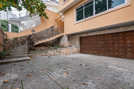 Casa para alugar com 371m², 3 quartos e 4 vagas Casa para alugar com 371m², 3 quartos e 4 vagasGaragem
