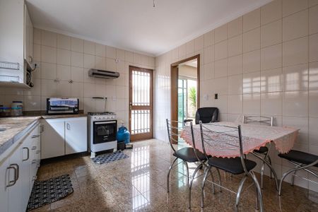 Casa para alugar com 371m², 3 quartos e 4 vagas Casa para alugar com 371m², 3 quartos e 4 vagasCozinha