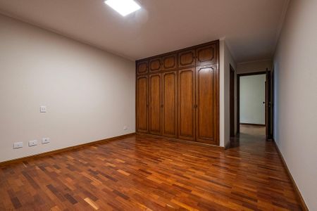 Casa para alugar com 371m², 3 quartos e 4 vagas Casa para alugar com 371m², 3 quartos e 4 vagasSuíte 3