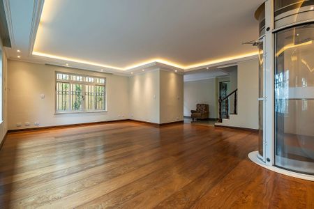 Casa para alugar com 371m², 3 quartos e 4 vagas Casa para alugar com 371m², 3 quartos e 4 vagasSala
