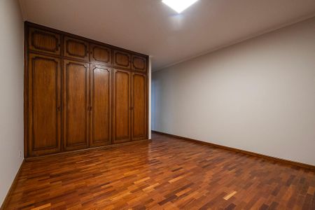 Casa para alugar com 371m², 3 quartos e 4 vagas Casa para alugar com 371m², 3 quartos e 4 vagasSuíte 3