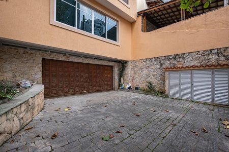 Casa para alugar com 371m², 3 quartos e 4 vagas Casa para alugar com 371m², 3 quartos e 4 vagasGaragem