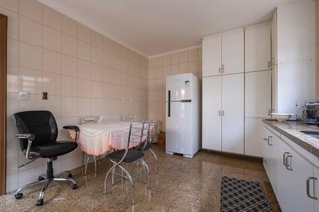 Casa para alugar com 371m², 3 quartos e 4 vagas Casa para alugar com 371m², 3 quartos e 4 vagasCozinha