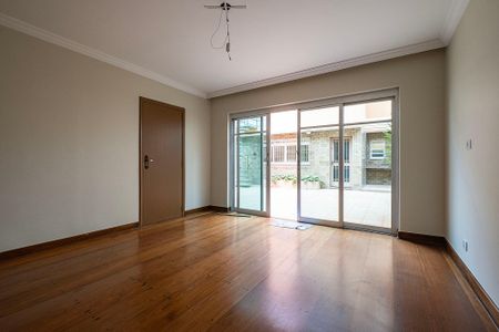 Casa para alugar com 371m², 3 quartos e 4 vagas Casa para alugar com 371m², 3 quartos e 4 vagasSala 2