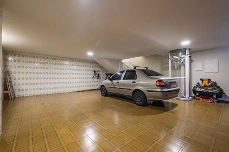 Casa para alugar com 371m², 3 quartos e 4 vagas Casa para alugar com 371m², 3 quartos e 4 vagasGaragem
