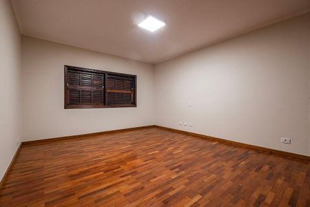Casa para alugar com 371m², 3 quartos e 4 vagas Casa para alugar com 371m², 3 quartos e 4 vagasSuíte 3