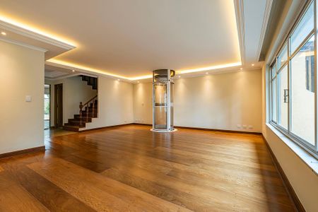 Casa para alugar com 371m², 3 quartos e 4 vagas Casa para alugar com 371m², 3 quartos e 4 vagasSala