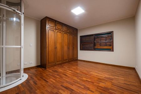 Casa para alugar com 371m², 3 quartos e 4 vagas Casa para alugar com 371m², 3 quartos e 4 vagasSuíte 2