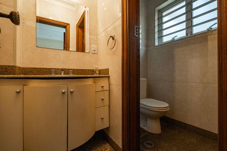 Casa para alugar com 371m², 3 quartos e 4 vagas Casa para alugar com 371m², 3 quartos e 4 vagasLavabo