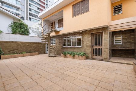 Casa para alugar com 371m², 3 quartos e 4 vagas Casa para alugar com 371m², 3 quartos e 4 vagasQuintal