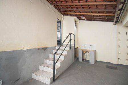 Casa para alugar com 70m², 2 quartos e 1 vagaÁrea de Serviço