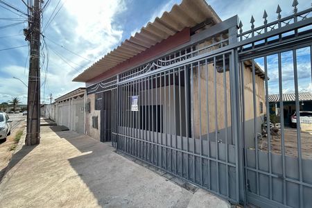 Fachada de casa para alugar com 2 quartos, 89m² em Conjunto C, Brasília