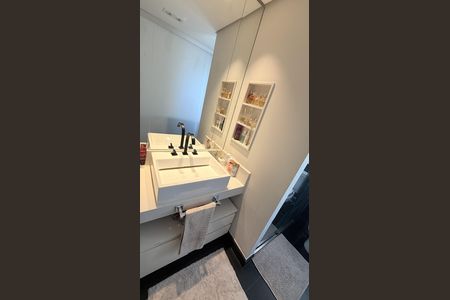 Apartamento à venda com 114m², 4 quartos e 2 vagas Apartamento à venda com 114m², 4 quartos e 2 vagasBanheiro