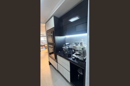 Apartamento à venda com 114m², 4 quartos e 2 vagas Apartamento à venda com 114m², 4 quartos e 2 vagasCozinha