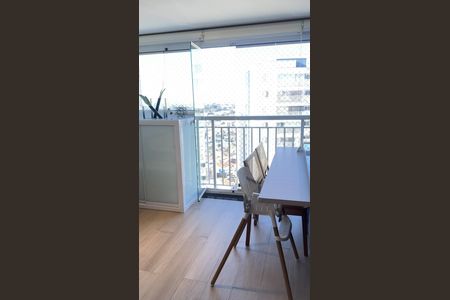 Apartamento à venda com 114m², 4 quartos e 2 vagas Apartamento à venda com 114m², 4 quartos e 2 vagasVaranda