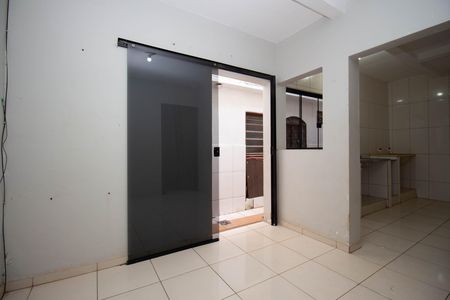Sala de casa para alugar com 2 quartos, 50m² em Qnm 20, Brasília