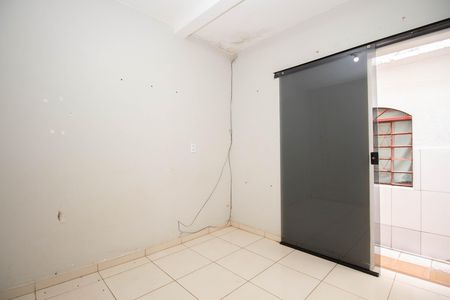 Sala de casa para alugar com 2 quartos, 50m² em Qnm 20, Brasília