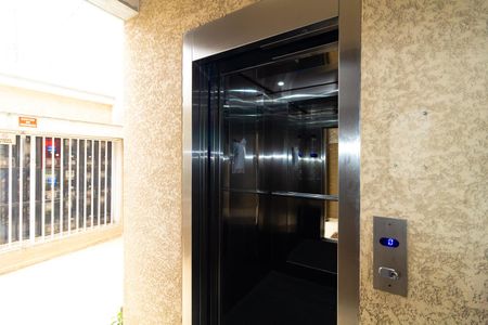 Apartamento para alugar com 61m², 2 quartos e 1 vaga Apartamento para alugar com 61m², 2 quartos e 1 vagaElevador