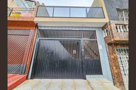 Casa à venda com 137m², 4 quartos e 1 vaga Casa à venda com 137m², 4 quartos e 1 vagaFachada