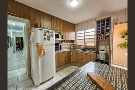 Casa à venda com 137m², 4 quartos e 1 vaga Casa à venda com 137m², 4 quartos e 1 vagaCozinha