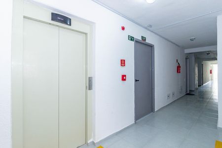 Apartamento para alugar com 32m², 2 quartos e sem vaga Apartamento para alugar com 32m², 2 quartos e sem vagaElevadores