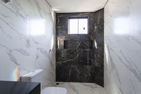 Casa de condomínio à venda com 127m², 2 quartos e 1 vaga Casa de condomínio à venda com 127m², 2 quartos e 1 vagaBanheiro da suíte