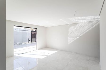 Casa de condomínio à venda com 127m², 2 quartos e 1 vaga Casa de condomínio à venda com 127m², 2 quartos e 1 vagaSala/Cozinha