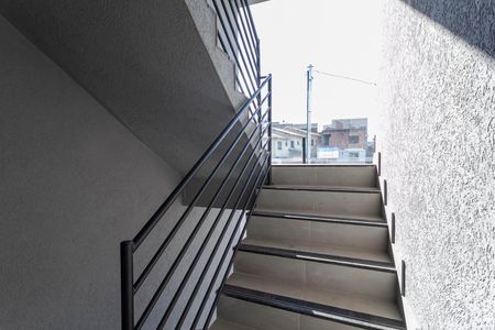 Casa de condomínio à venda com 155m², 2 quartos e 1 vagaEscada