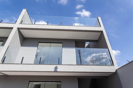 Casa de condomínio à venda com 155m², 2 quartos e 1 vagaFachada