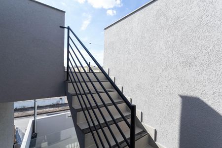 Casa de condomínio à venda com 155m², 2 quartos e 1 vagaEscada