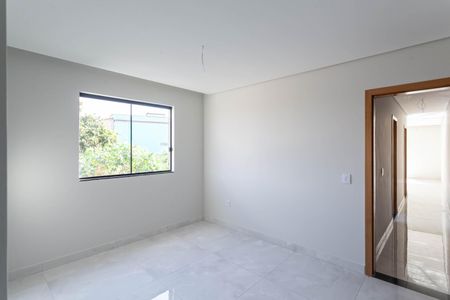 Casa de condomínio à venda com 155m², 2 quartos e 1 vagaSuíte 