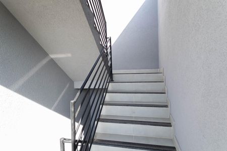 Casa de condomínio à venda com 155m², 2 quartos e 1 vagaEscada