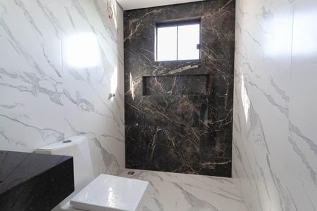 Casa de condomínio à venda com 155m², 2 quartos e 1 vagaBanheiro da suíte 